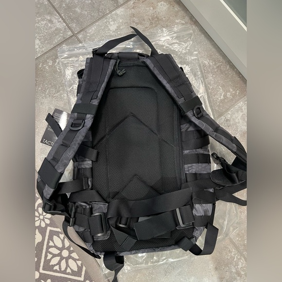 TACTICAL BACKPACK RANGE HIKING MOUNTAINS NWT - Picture 5 of 5